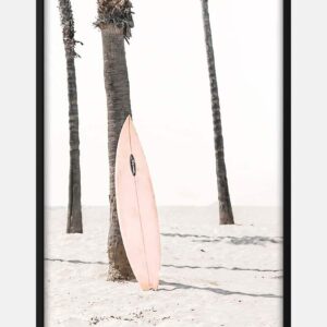 Pink Surfboard on Beach Plakat